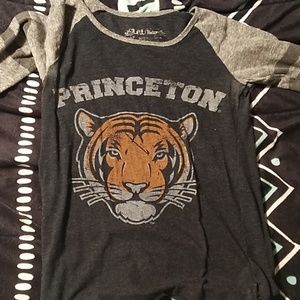 Will TODAY I am going to be selling a shirt